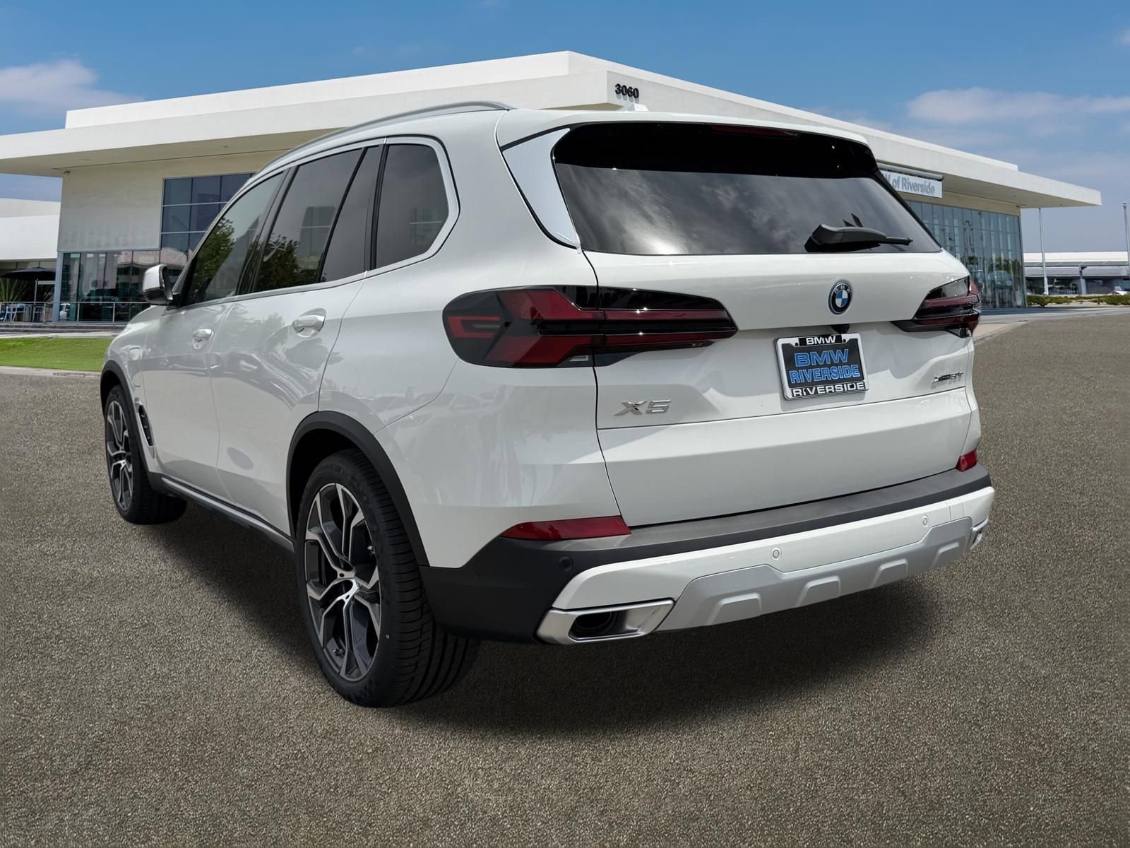 New 2026 BMW X5 xDrive50e AWD/4WD image 8