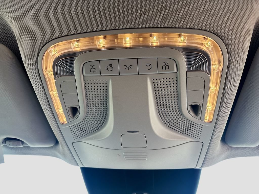 Used 2018 Mercedes-Benz Metris Passenger image 21