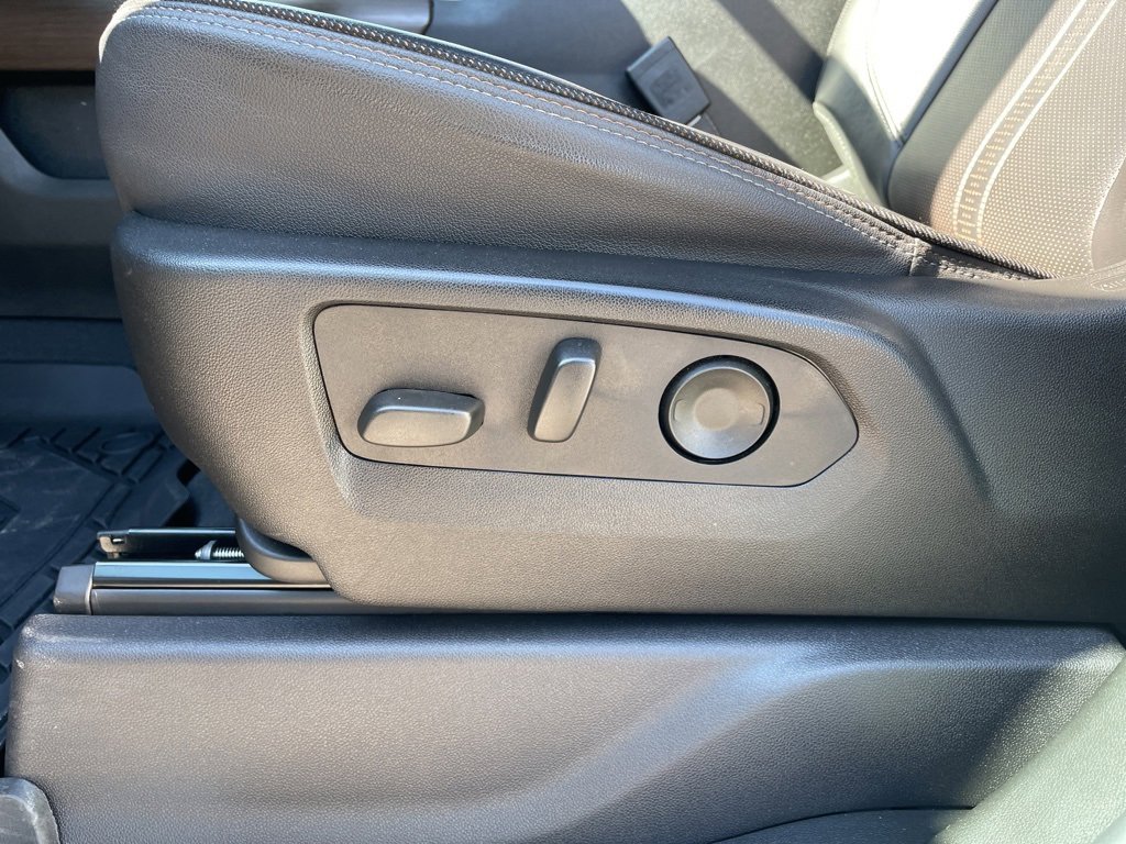 Used 2024 Chevrolet Silverado 2500 High Country w/ High Country Premium Package image 13