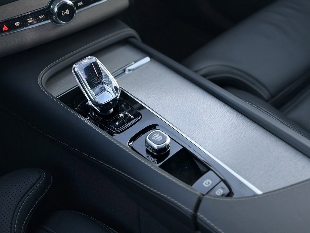 Used 2025 Volvo XC90 T8 Ultra w/ Lounge Package image 18