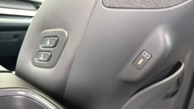 Used 2026 Kia EV9 Wind image 25
