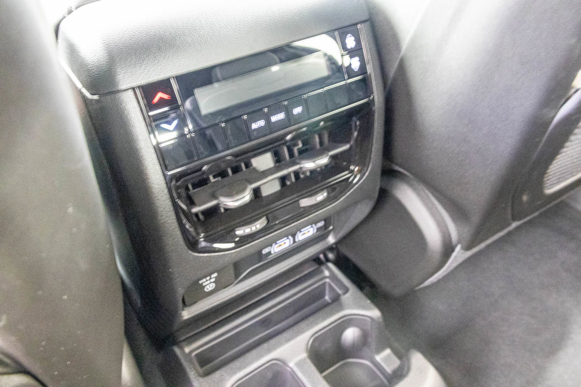 New 2025 Jeep Grand Cherokee L Laredo w/ Luxury Tech Group I image 30