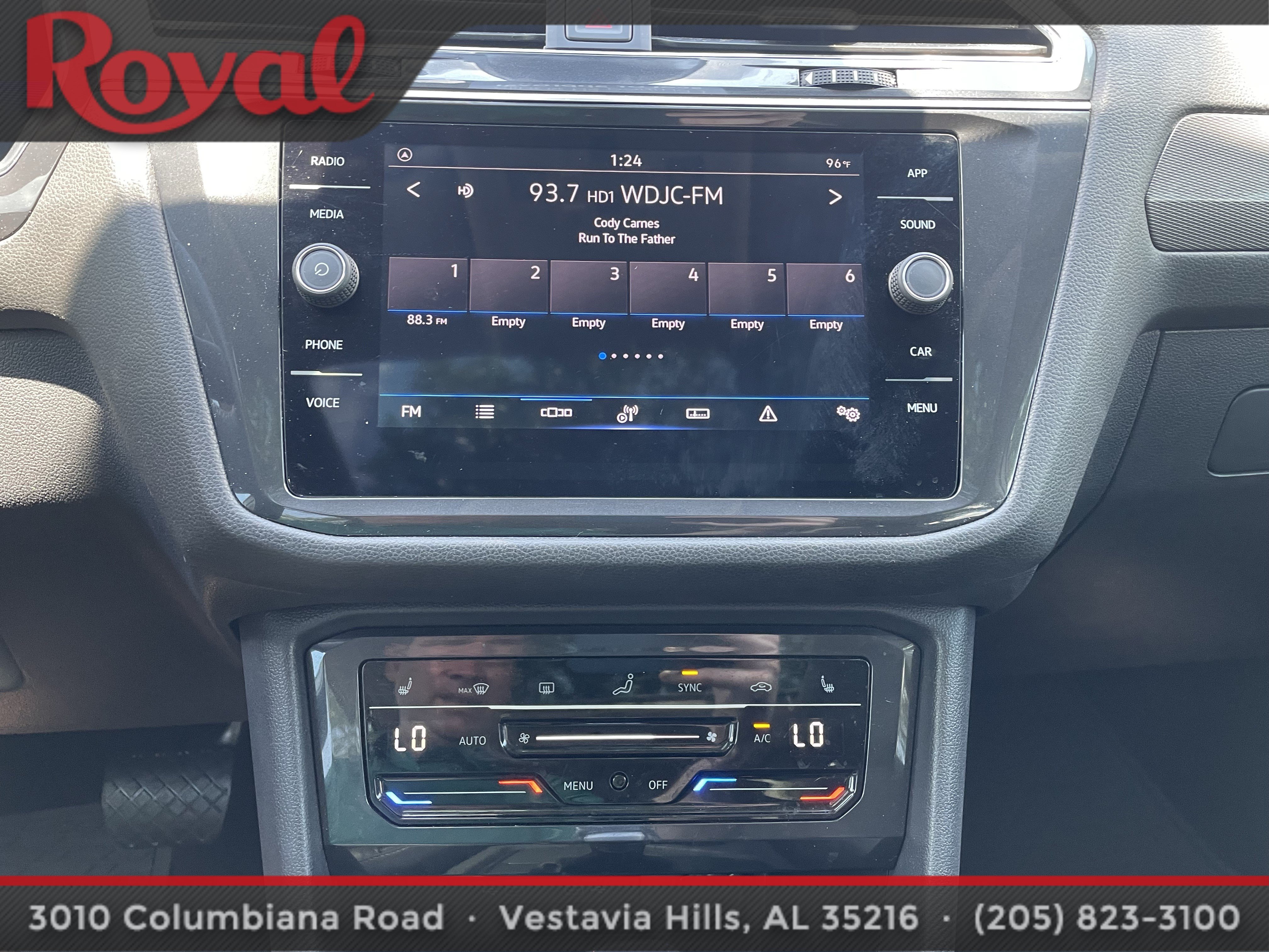 Certified 2023 Volkswagen Tiguan SE w/ Panoramic Sunroof Package FWD image 18
