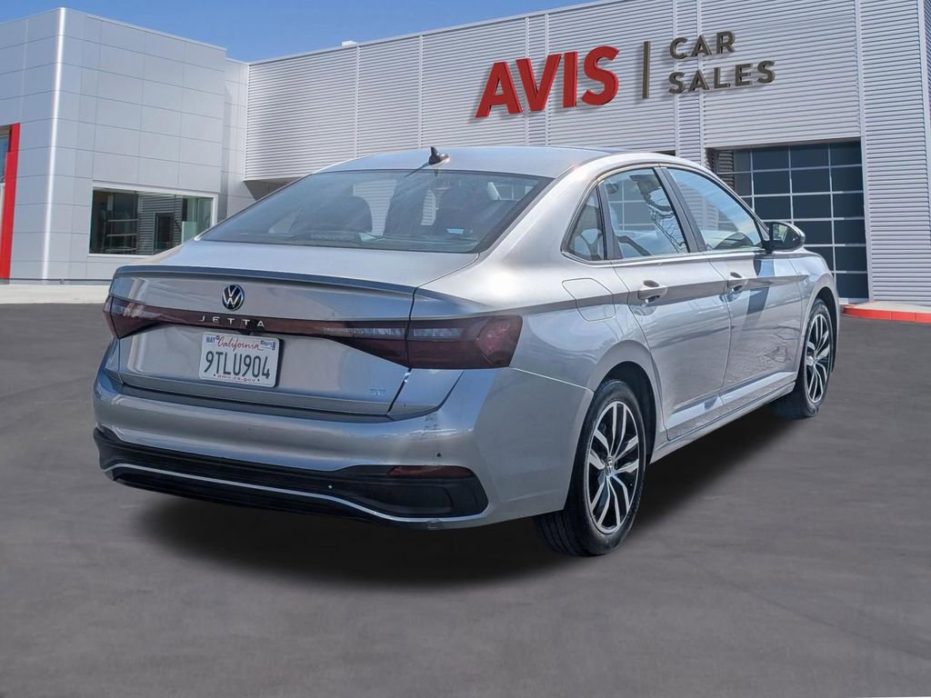 Used 2025 Volkswagen Jetta SE image 6