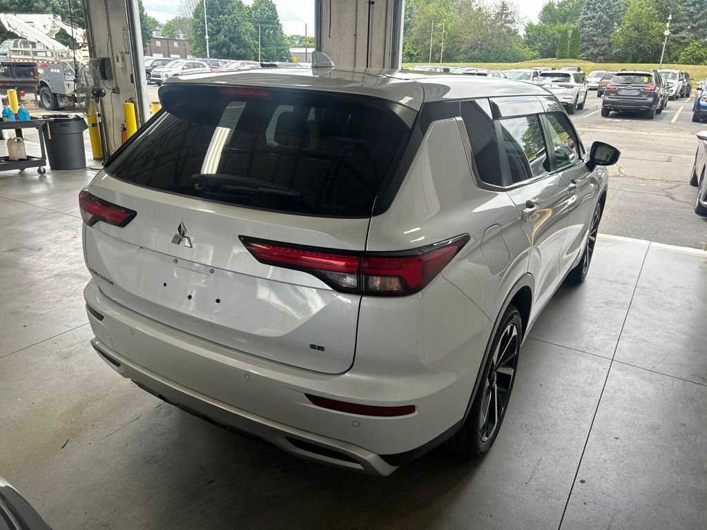 Used 2023 Mitsubishi Outlander SE AWD/4WD image 7