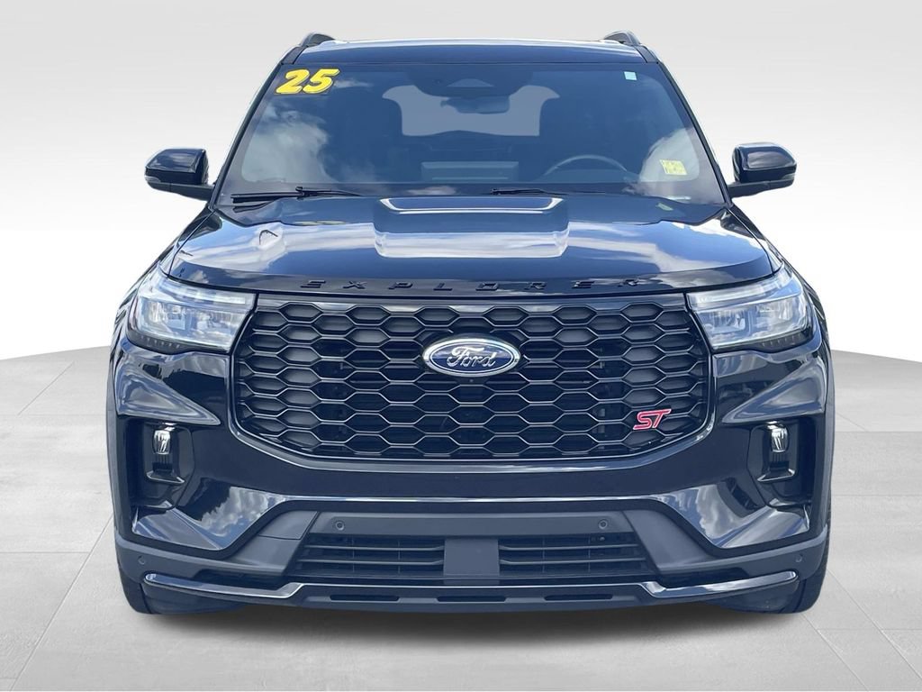 Used 2025 Ford Explorer ST AWD/4WD image 9