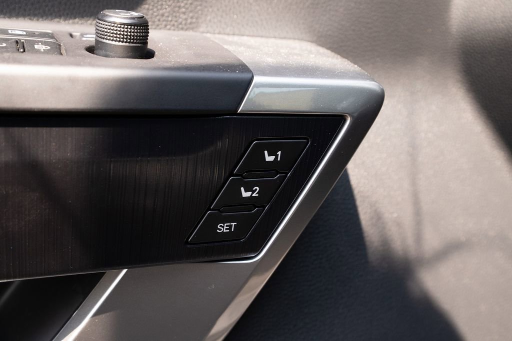 New 2025 Toyota Tundra Platinum w/ TRD Off-Road Package image 19