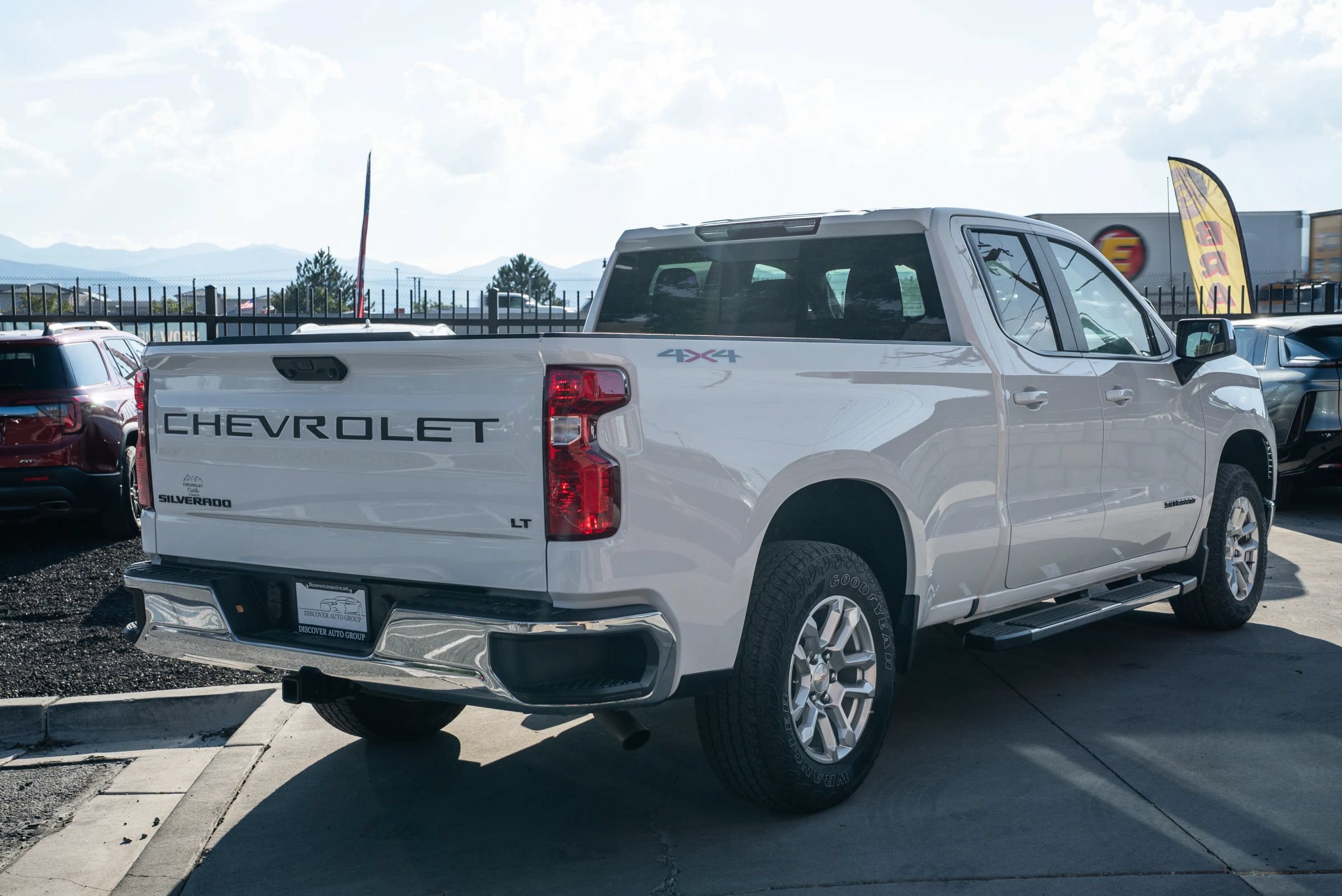 Used 2025 Chevrolet Silverado 1500 LT w/ LPO, Dark Essentials Package AWD/4WD image 7