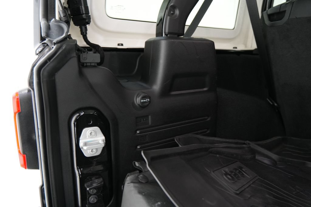 Used 2022 Jeep Wrangler Unlimited Sahara AWD/4WD image 32