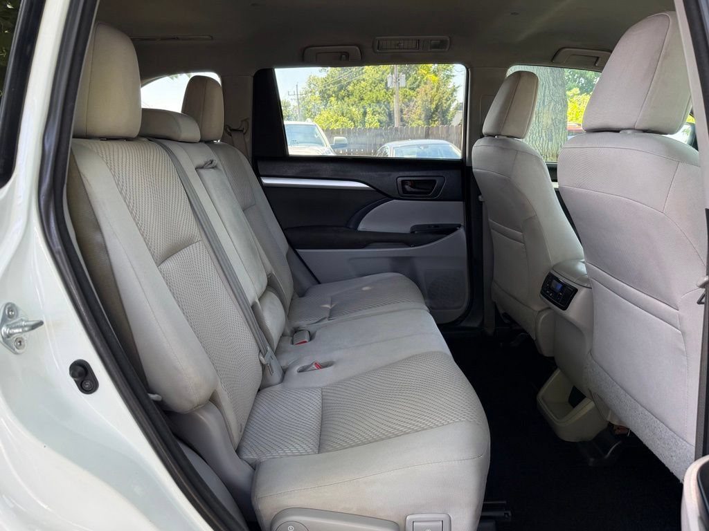 Used 2016 Toyota Highlander LE AWD/4WD image 16