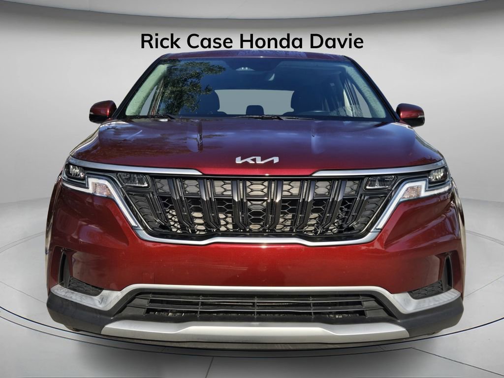 Used 2024 Kia Carnival LX image 4