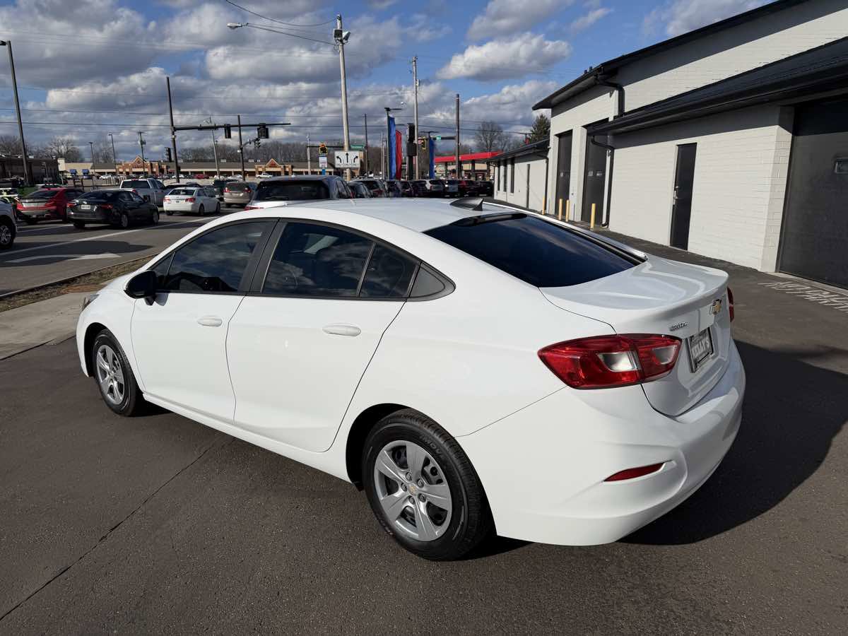 Used 2018 Chevrolet Cruze LS image 3