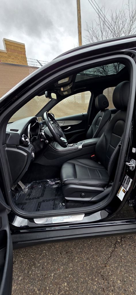 Used 2019 Mercedes-Benz GLC 300 4MATIC w/ AMG Line image 12