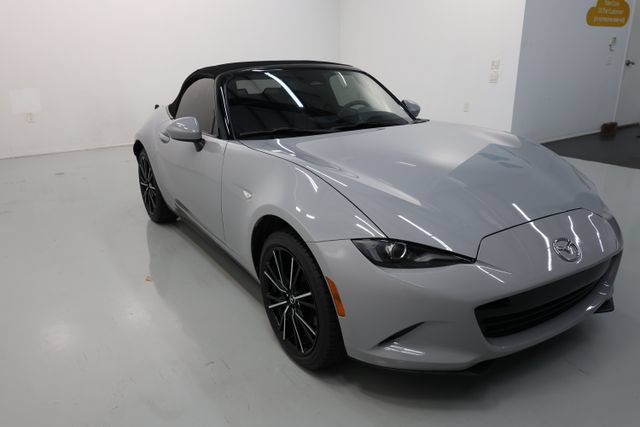 Used 2024 MAZDA MX-5 Miata Grand Touring w/ Weather Package RWD image 43