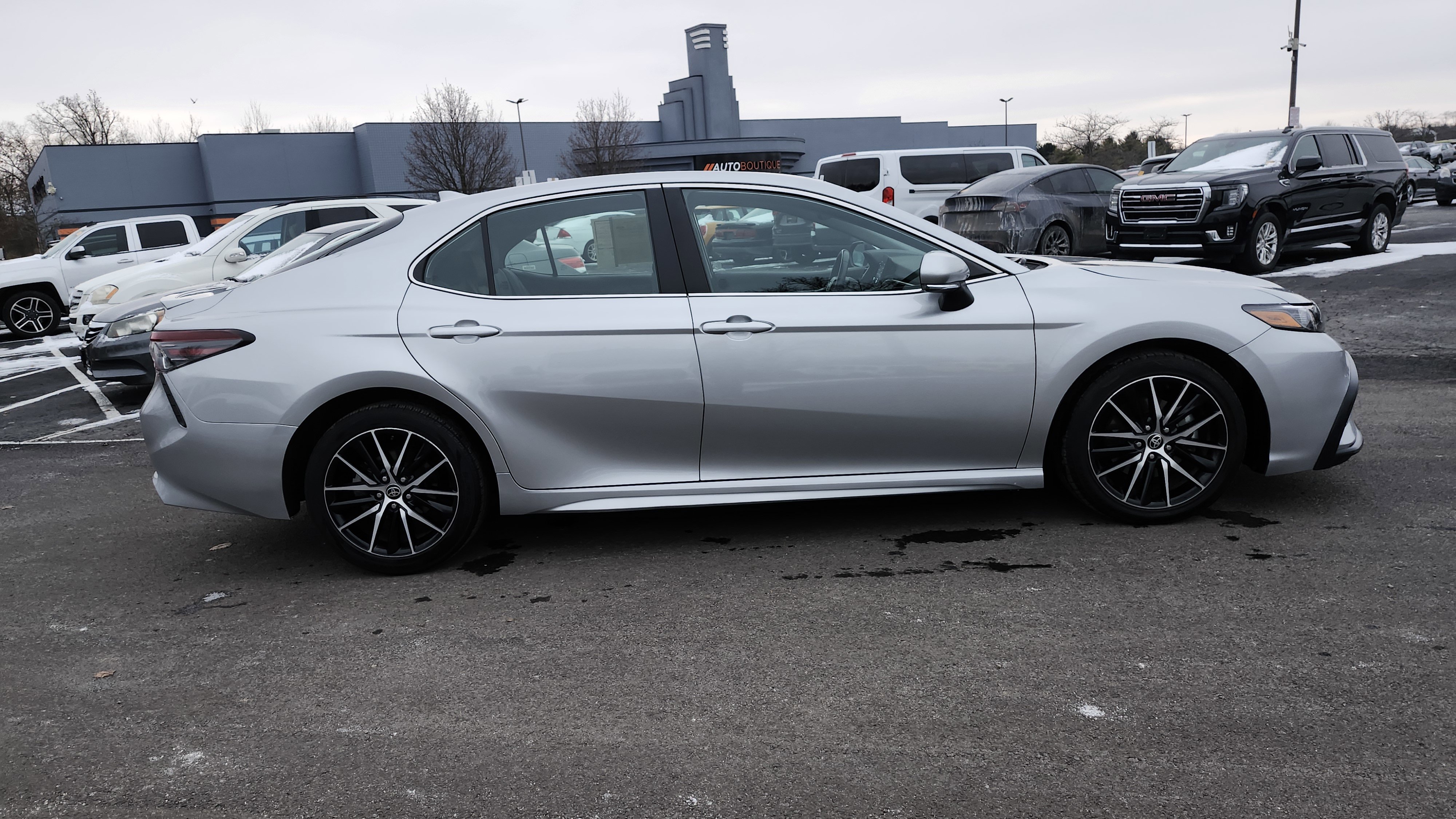 Used 2023 Toyota Camry SE image 17