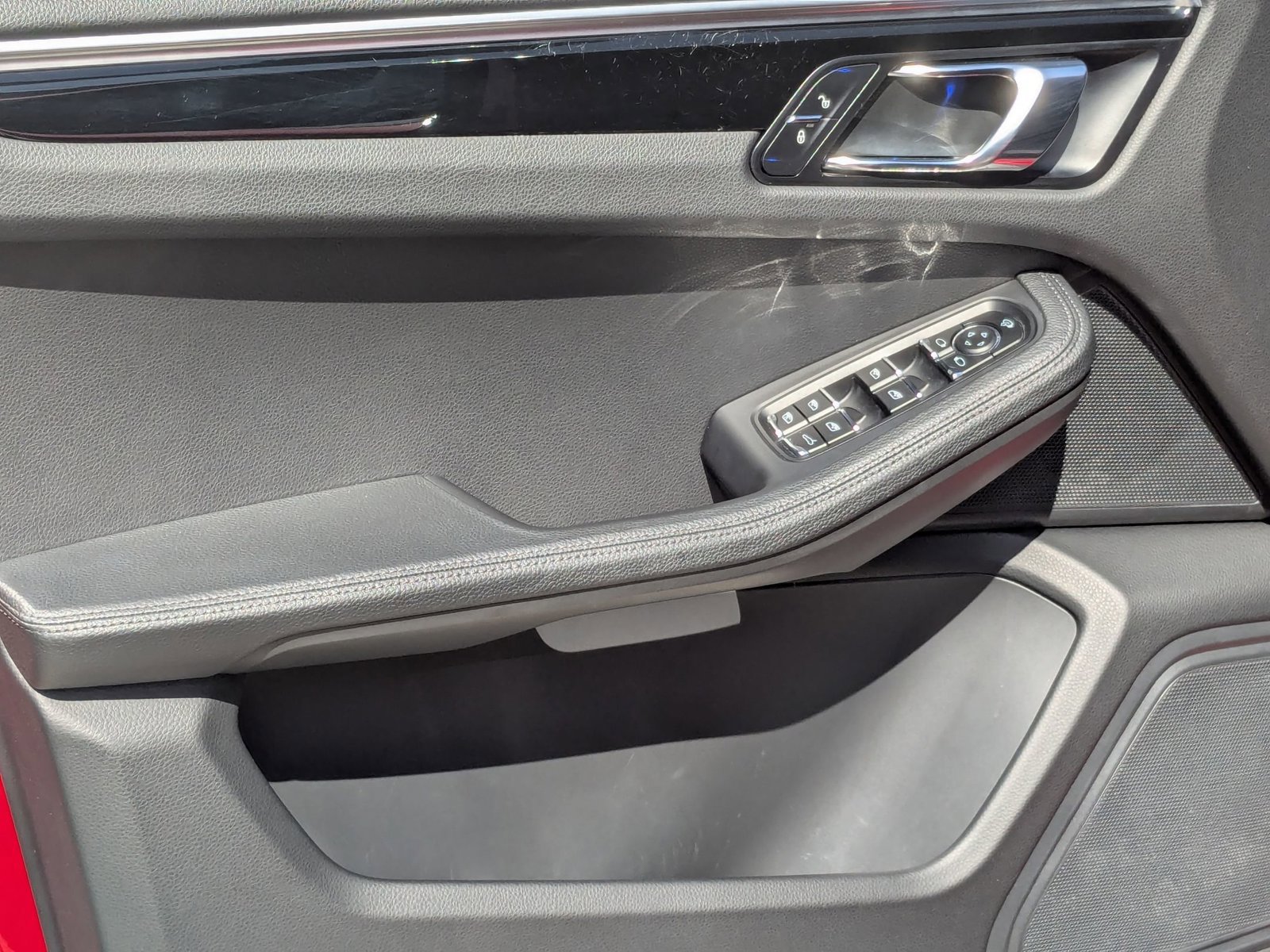 Used 2018 Porsche Macan image 13