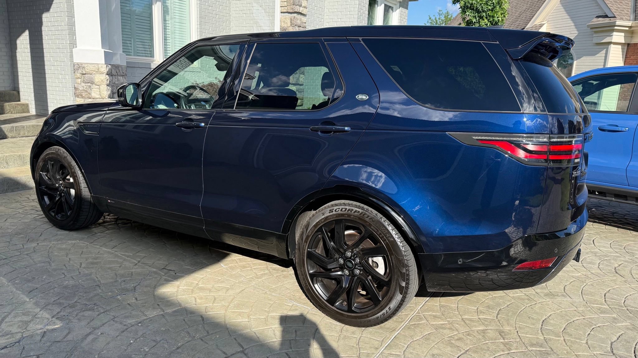 Used 2021 Land Rover Discovery S R-Dynamic AWD/4WD image 12