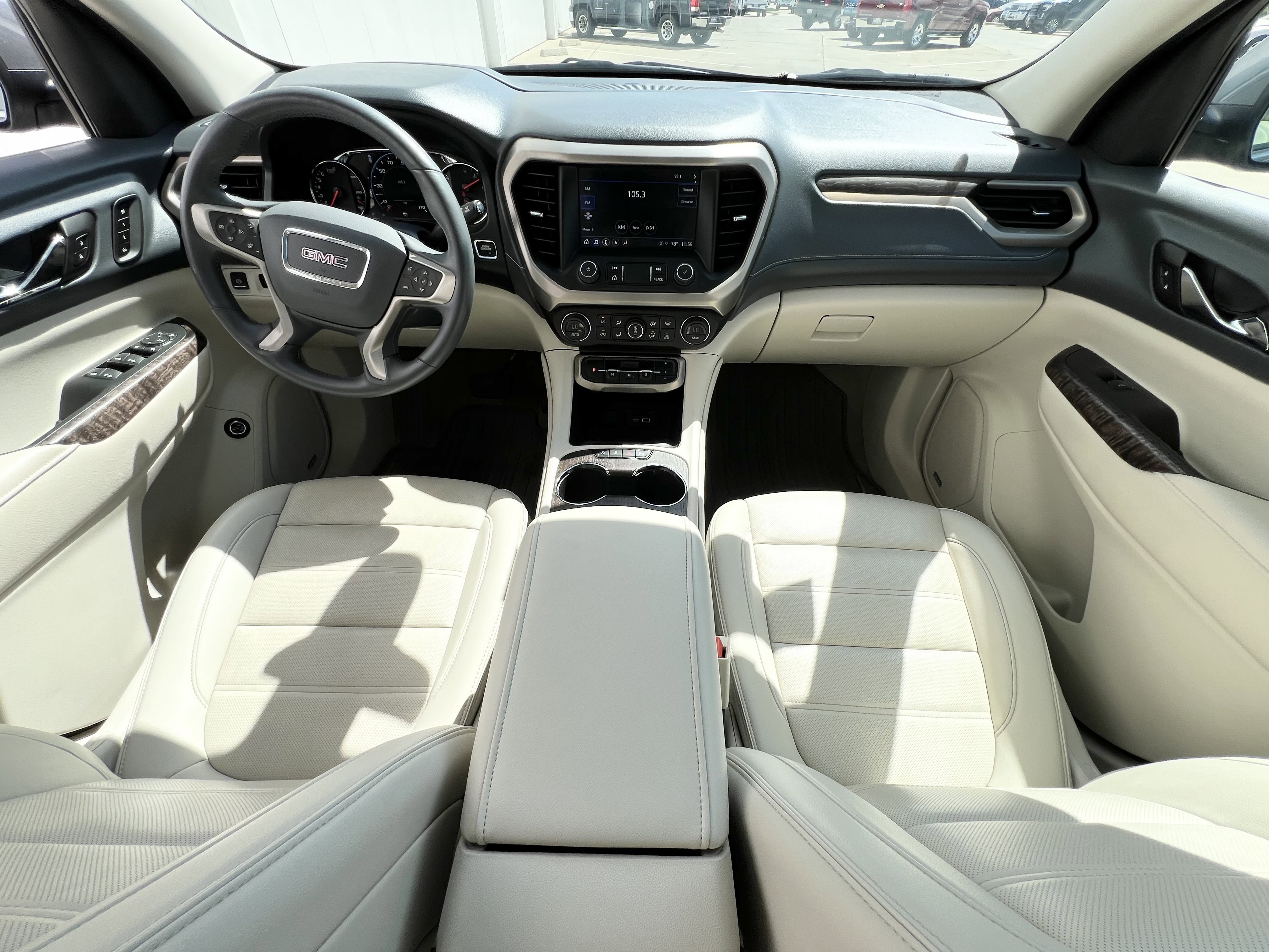 Used 2022 GMC Acadia Denali w/ Denali Ultimate Package image 17