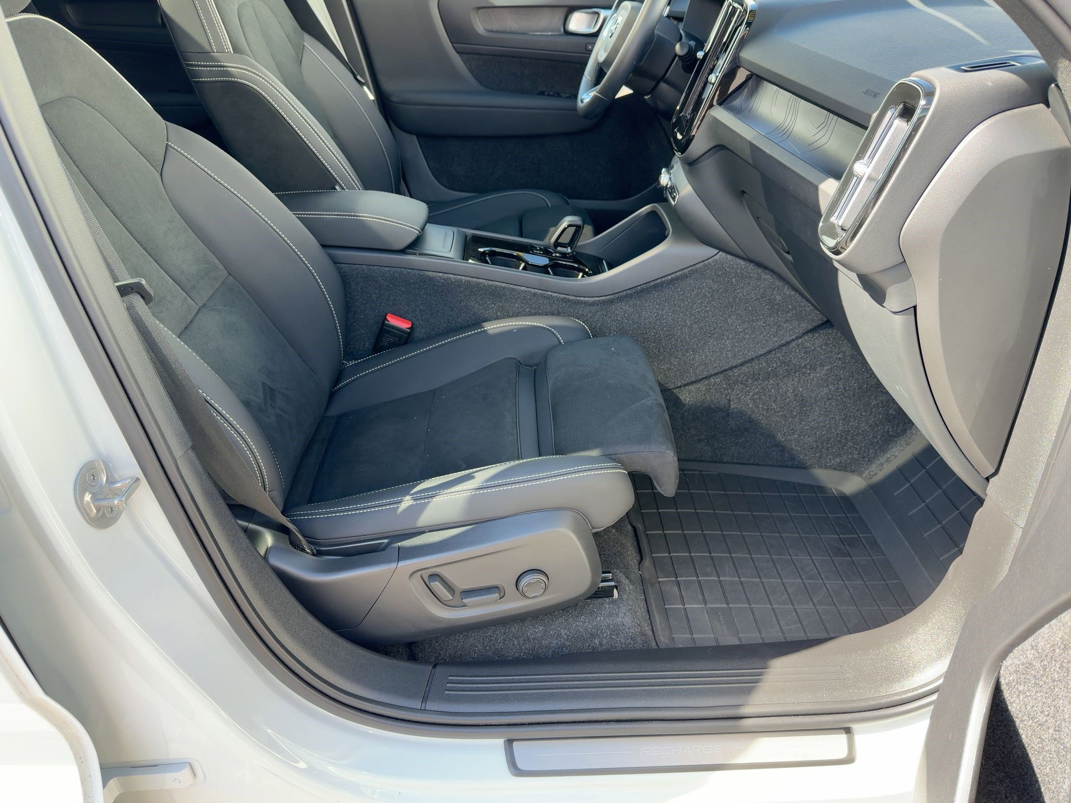 Used 2023 Volvo C40 P8 Recharge Plus image 29