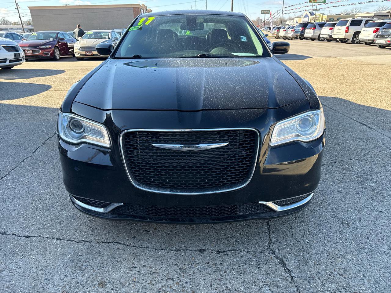 Used 2017 Chrysler 300 Limited RWD image 7
