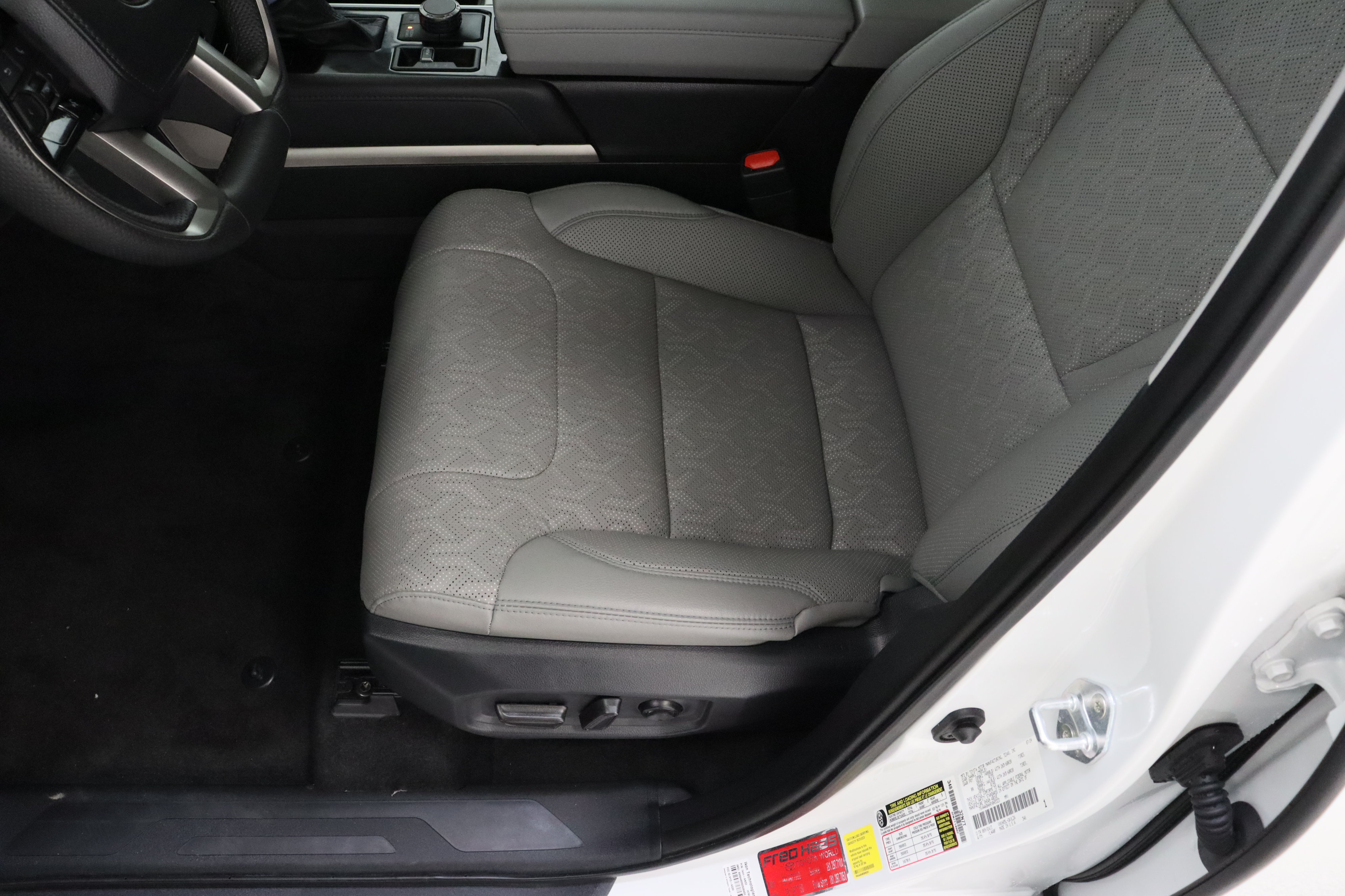 Certified 2024 Toyota Sequoia Limited AWD/4WD image 15