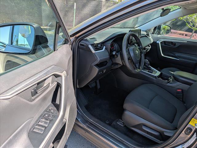 Used 2021 Toyota RAV4 LE image 24