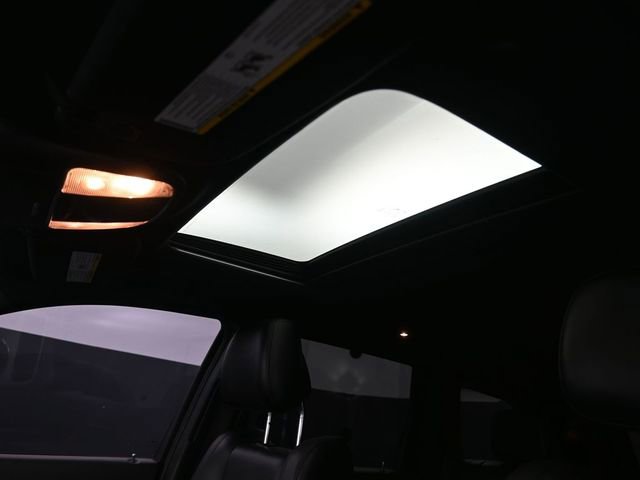 Used 2021 Jeep Grand Cherokee Laredo X image 2