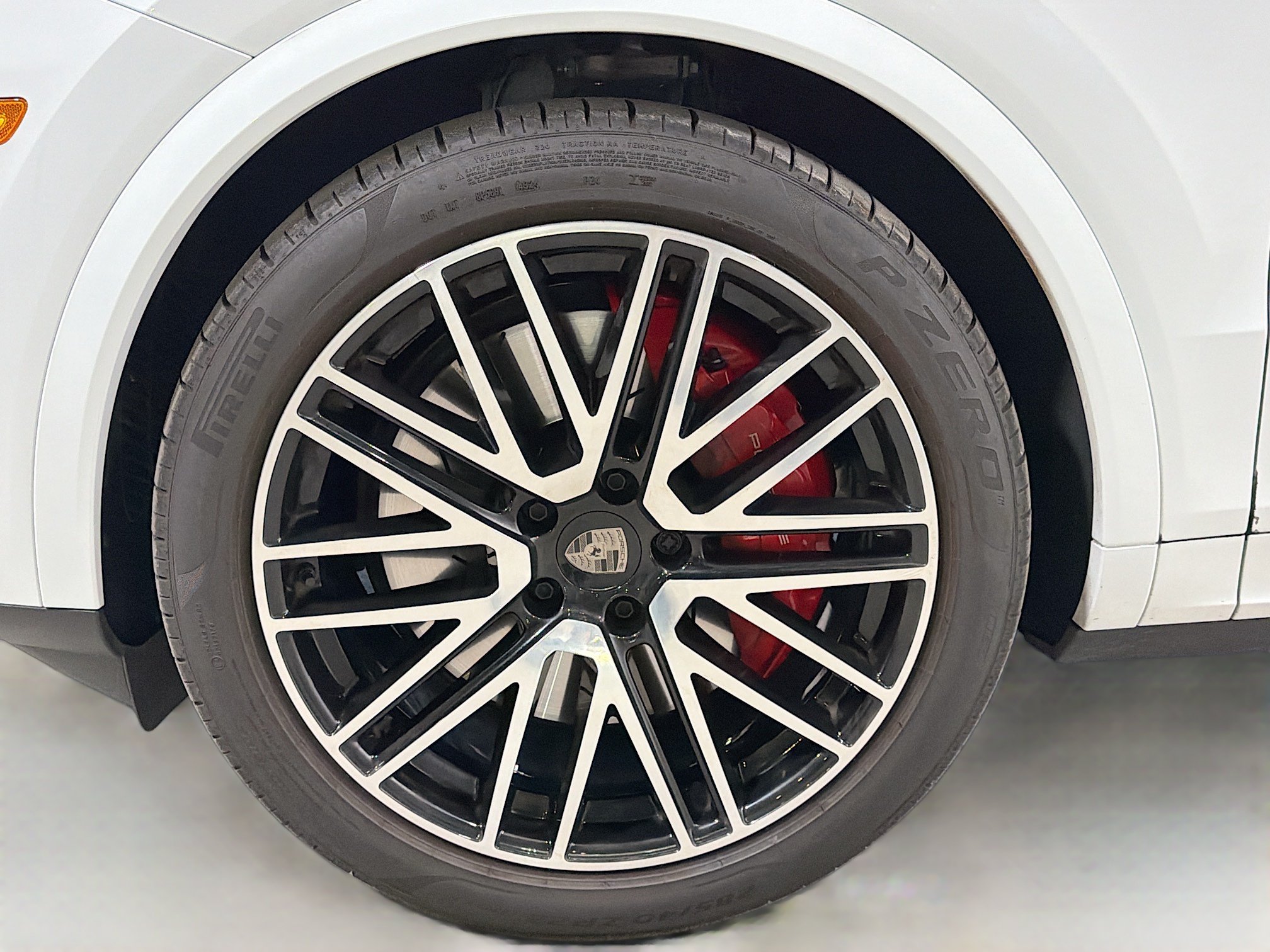 Used 2025 Porsche Cayenne Turbo AWD/4WD image 43