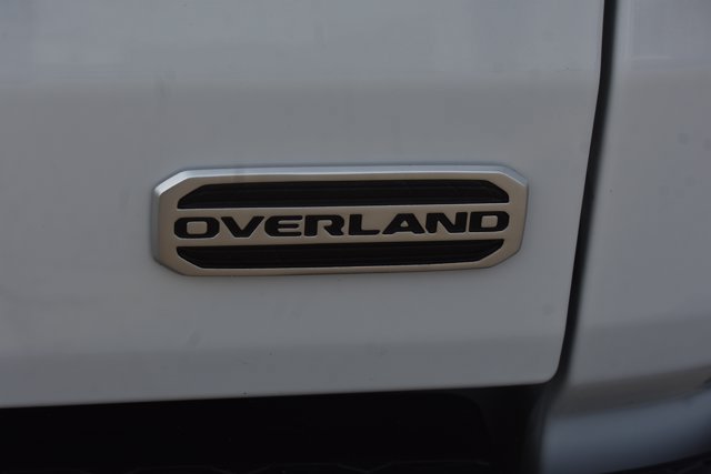 Used 2023 Jeep Gladiator Overland w/ Cold Weather Group AWD/4WD image 7