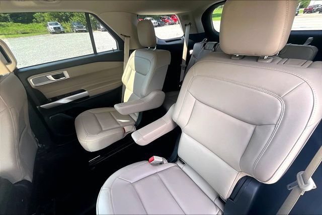 Used 2023 Ford Explorer XLT w/ Equipment Group 202A AWD/4WD image 25