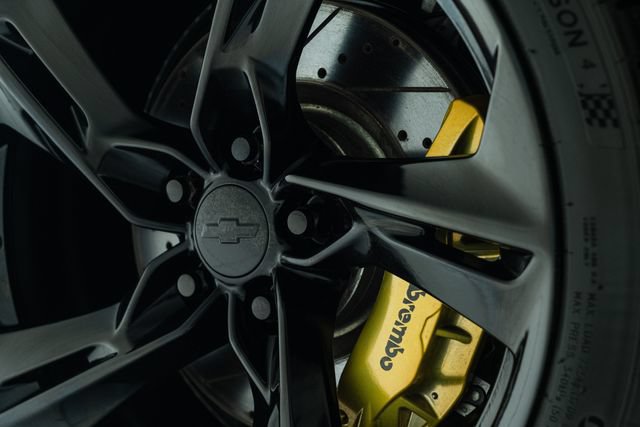 Used 2019 Chevrolet Camaro SS w/ Black Appearance Package RWD image 21