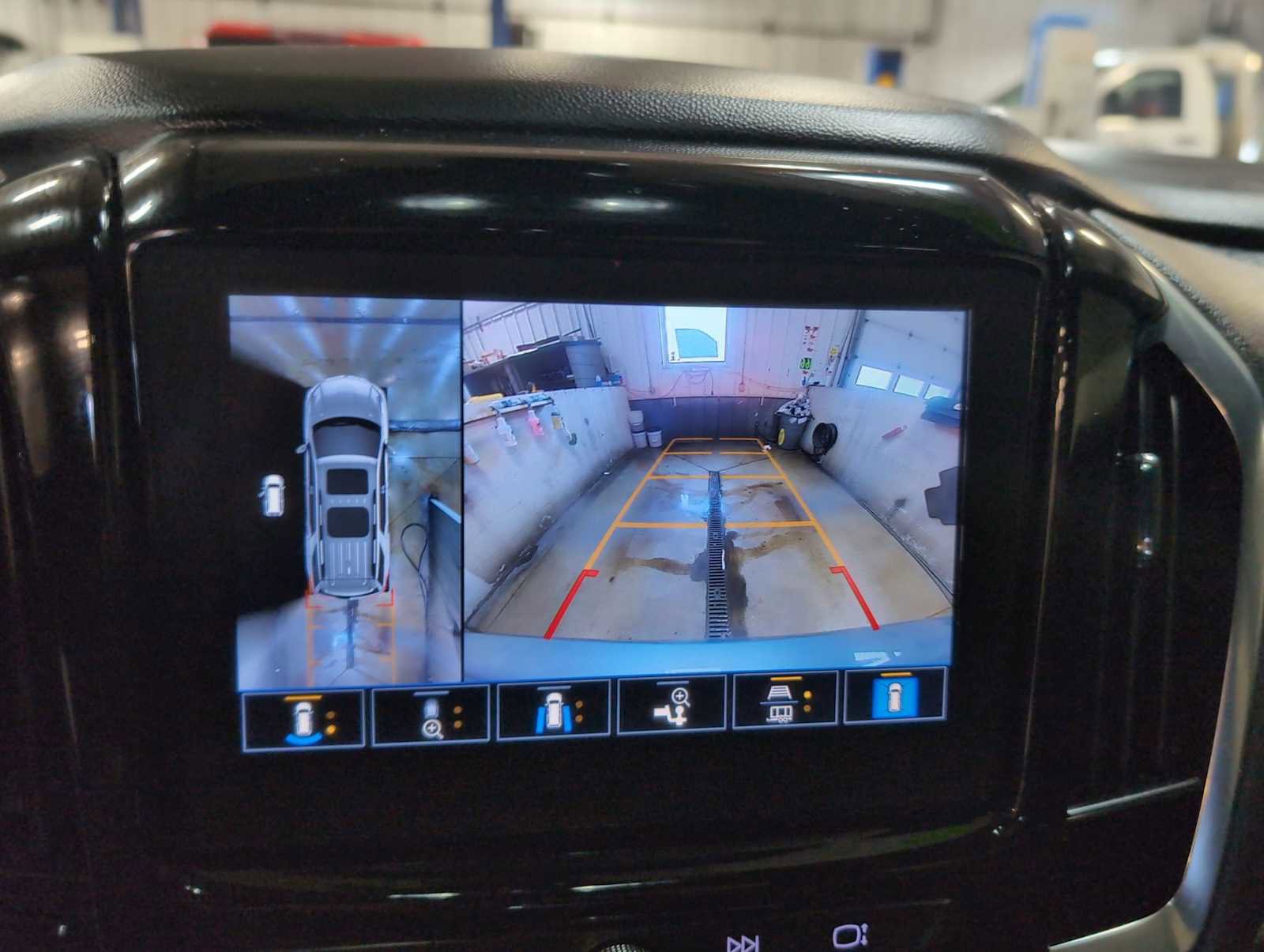 Used 2023 Chevrolet Traverse Premier image 15