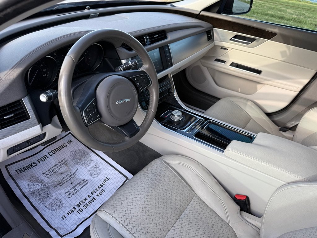 Used 2016 Jaguar XF Prestige AWD/4WD image 10