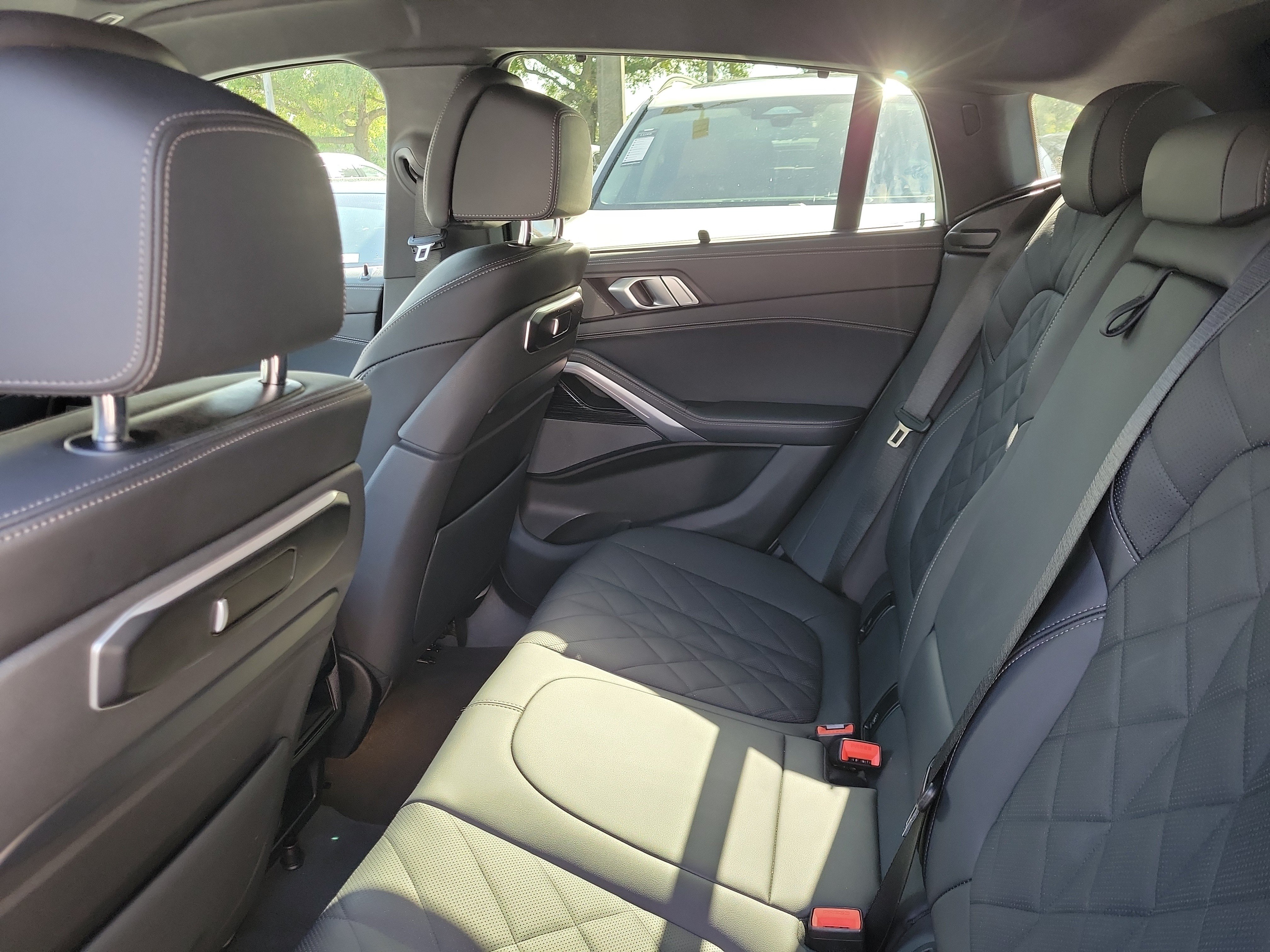 Used 2024 BMW X6 xDrive40i w/ Executive Package AWD/4WD image 9