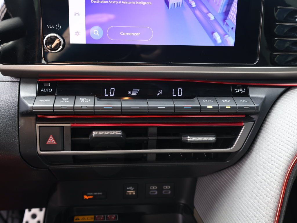Used 2025 Toyota Camry SE w/ Convenience Package FWD image 26