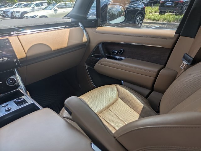 Used 2023 Land Rover Range Rover SE AWD/4WD image 15