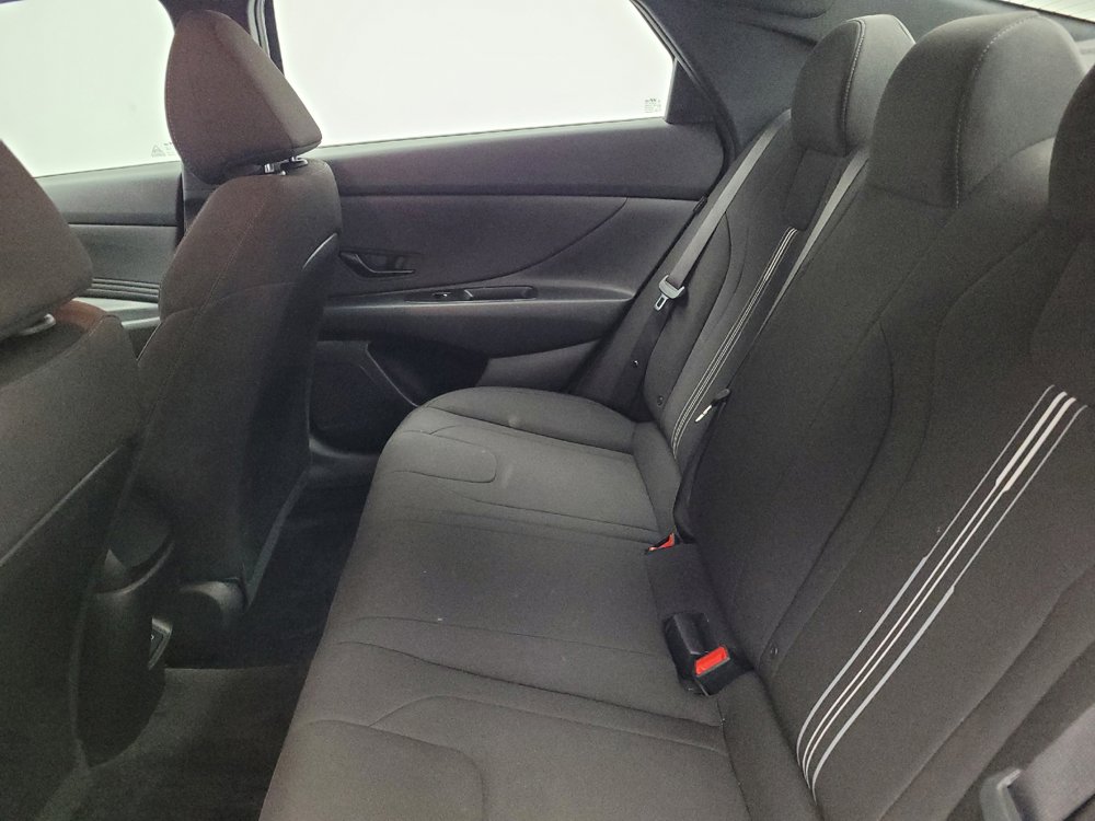 Used 2025 Hyundai Elantra Sport FWD image 18