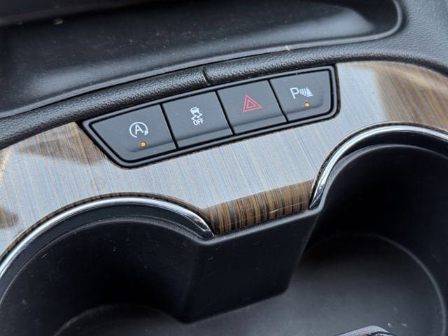 Used 2023 GMC Acadia SLE w/ Driver Convenience Package FWD image 21