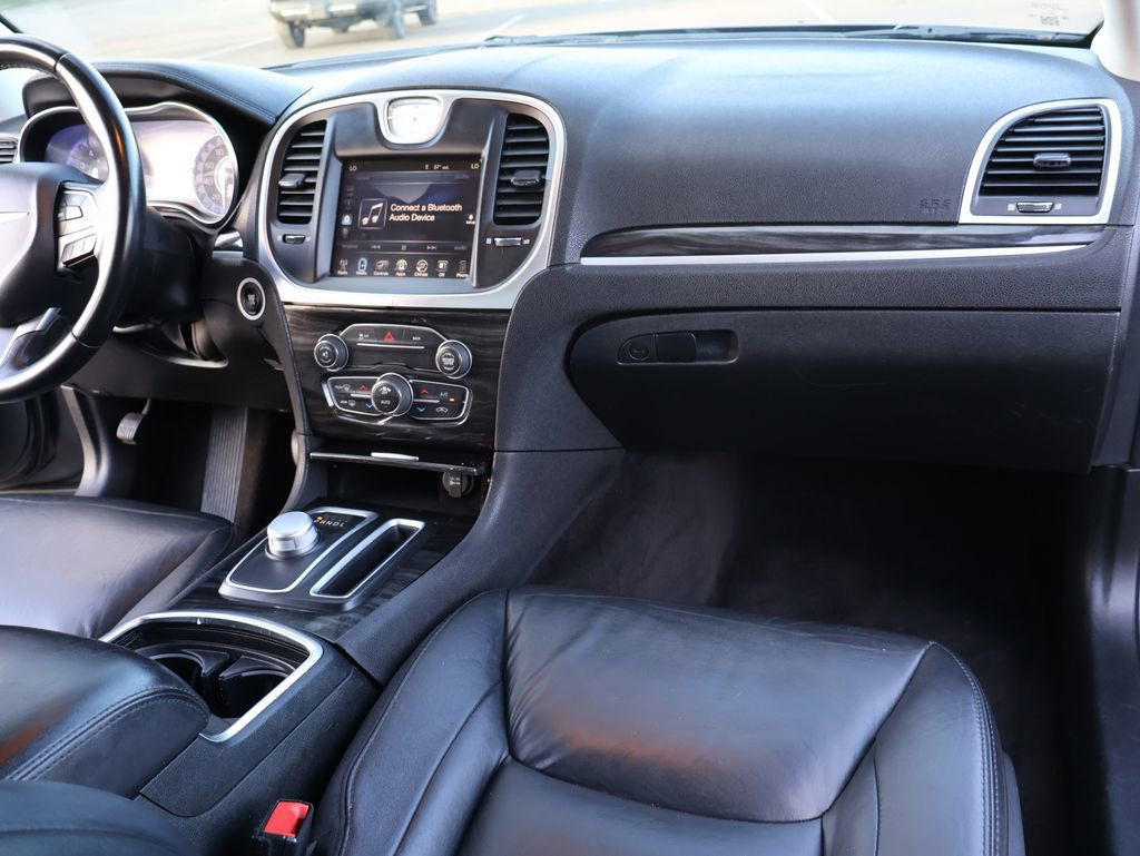 Used 2016 Chrysler 300 Limited image 30