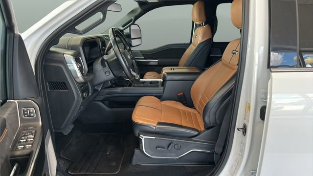 Used 2023 Ford F250 Platinum w/ FX4 Off-Road Package AWD/4WD image 9