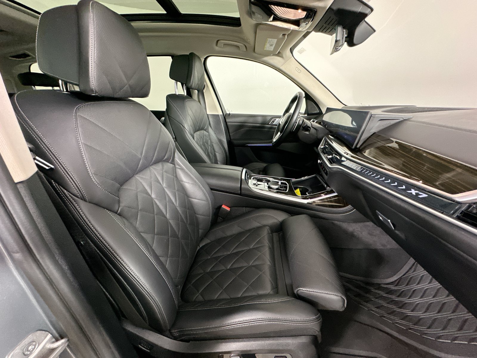 Used 2024 BMW X7 xDrive40i w/ Premium Package AWD/4WD image 43