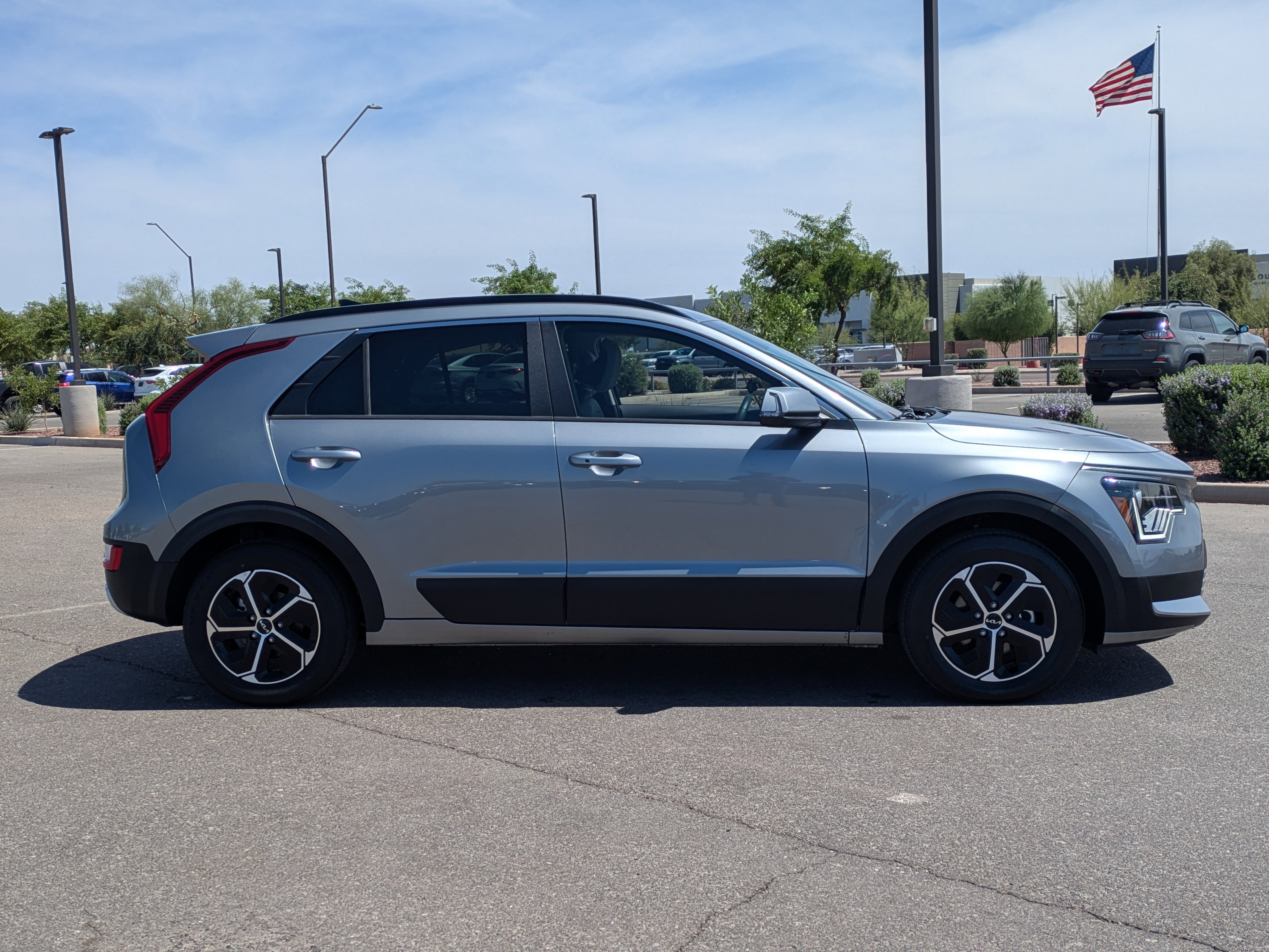Certified 2025 Kia Niro EX FWD image 6