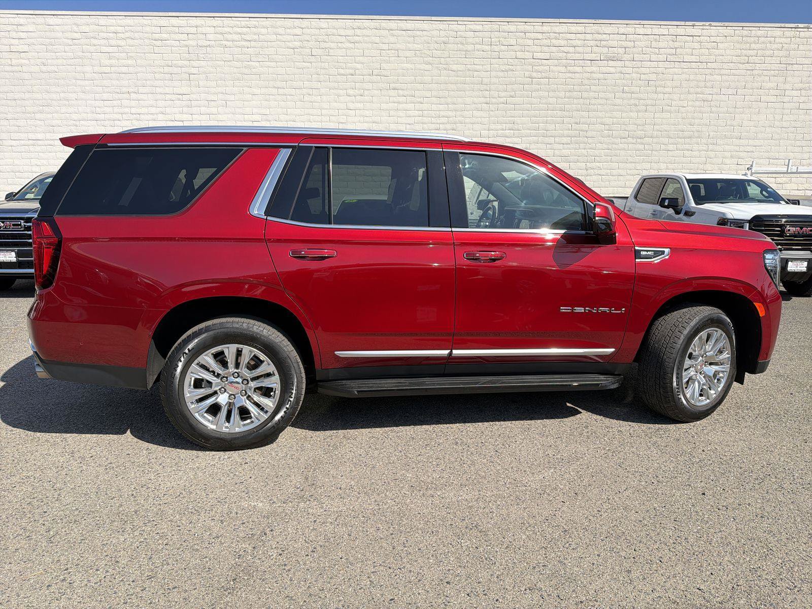 Used 2024 GMC Yukon Denali w/ Advanced Technology Package AWD/4WD image 3