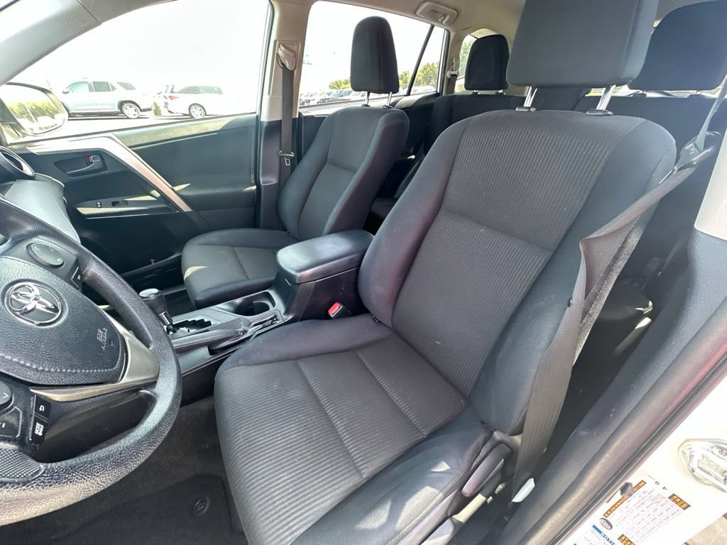 Used 2015 Toyota RAV4 LE AWD/4WD image 9