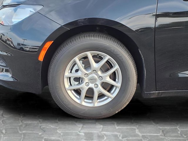 New 2025 Chrysler Voyager LX image 9