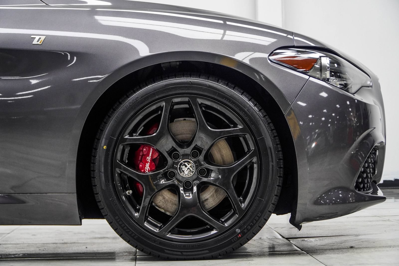 Used 2022 Alfa Romeo Giulia Ti RWD image 8