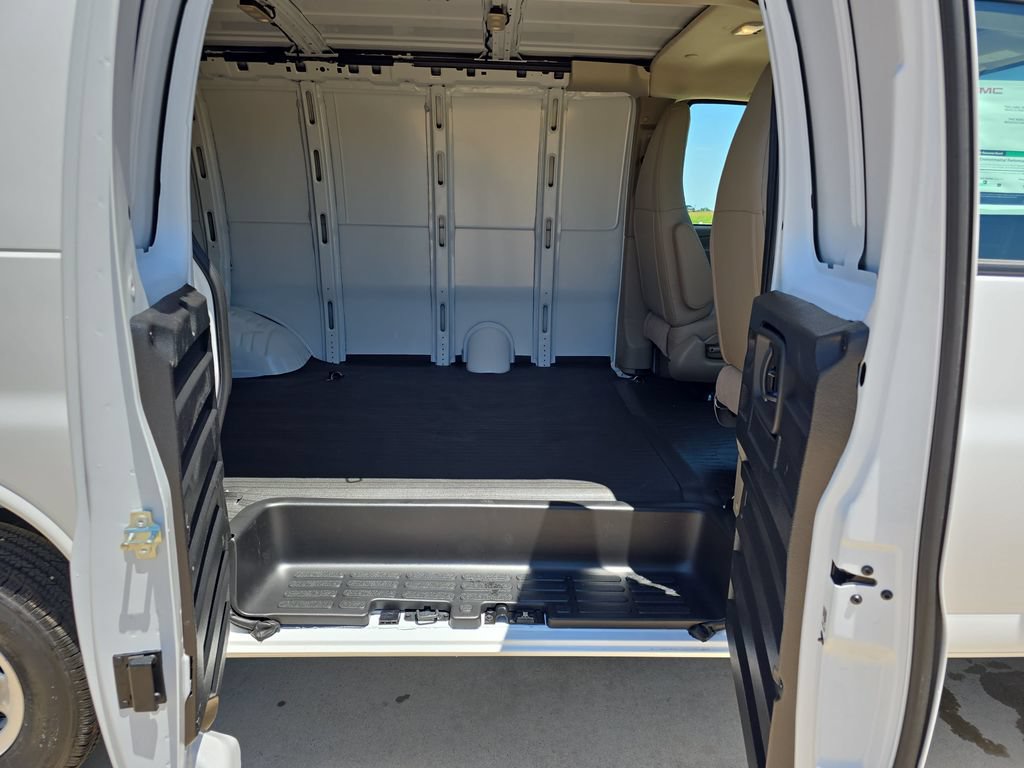 New 2026 GMC Savana 2500 w/ Driver Convenience Package RWD image 11