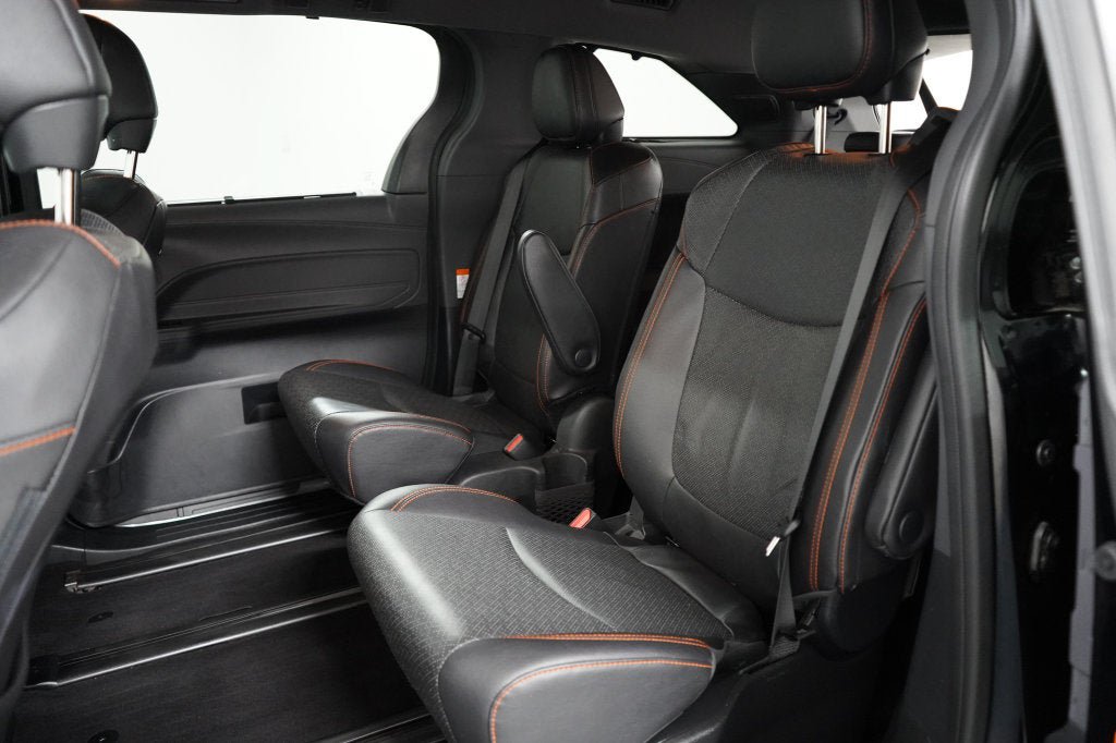 Used 2024 Toyota Sienna XSE w/ XSE Premium Package FWD image 24