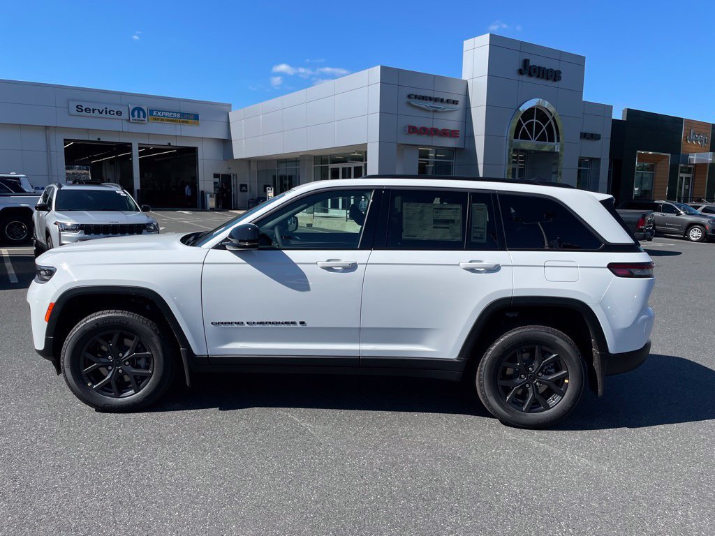 New 2027 Jeep Grand Cherokee Altitude AWD/4WD image 4