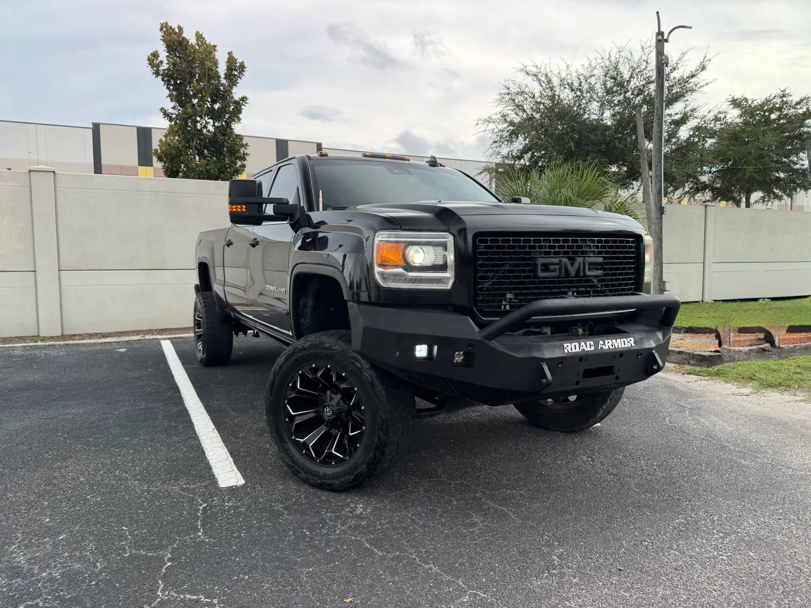 Used 2016 GMC Sierra 2500 Denali w/ Duramax Plus Package AWD/4WD image 3